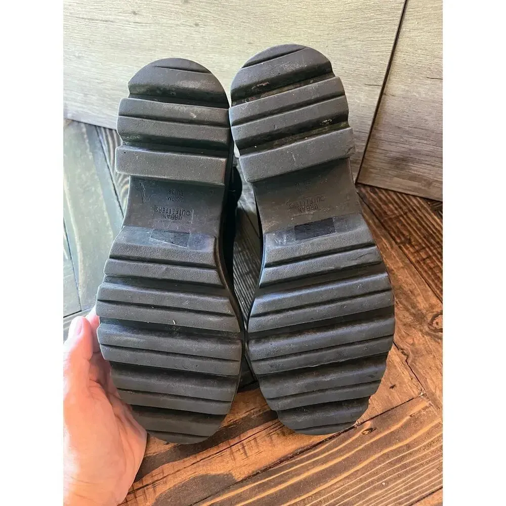 Urban Outfitters Black Leather Chelsea Booties Women’s 7 Neutral Fall Winter - Image 7