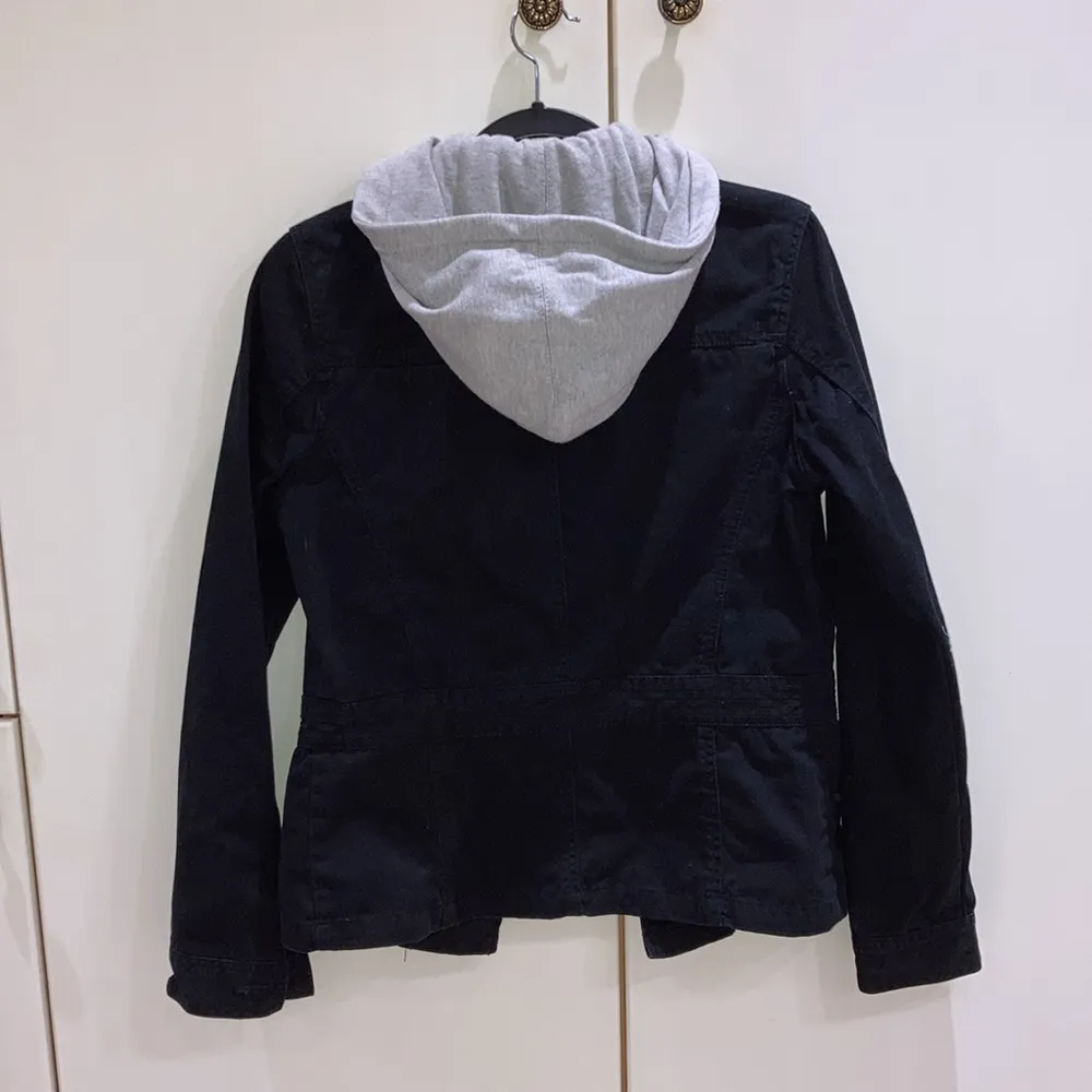 Maurices brand ladies size medium black button up jacket with hoodie and zipper - Image 6