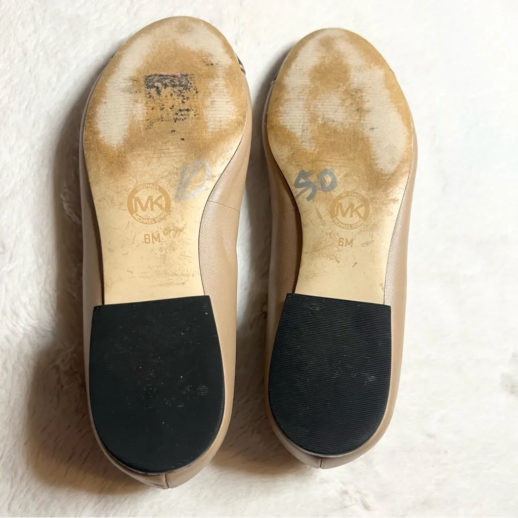 Michael Kors Black and Tan Flats with Classic Design Size 6 - Image 7