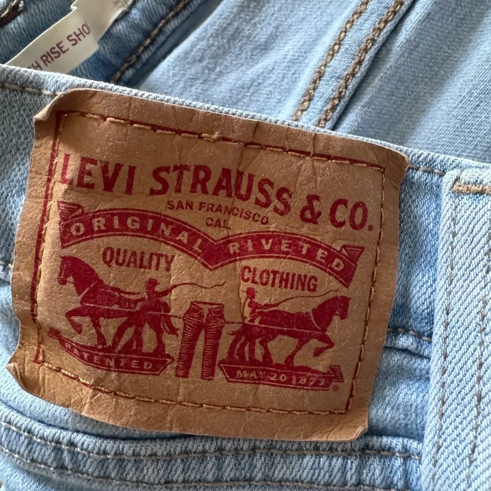 Levi’s Light Wash Denim Blue Jean Shorts - Image 4