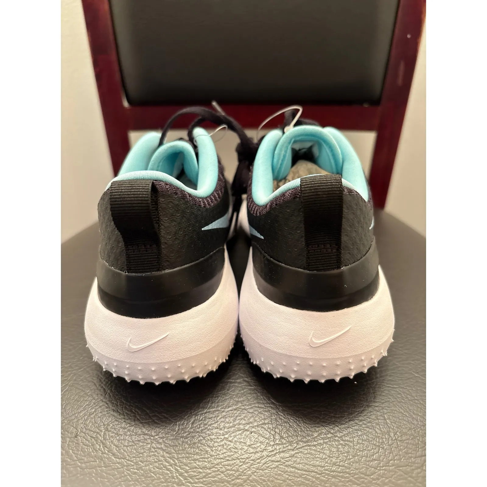 Nike Roshe Golf Shoes Women Size 7 Black Aqua Lightweight Spiked Cleats - Image 4
