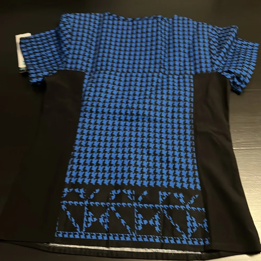 Cherokee  flexibles scrub top - Image 6