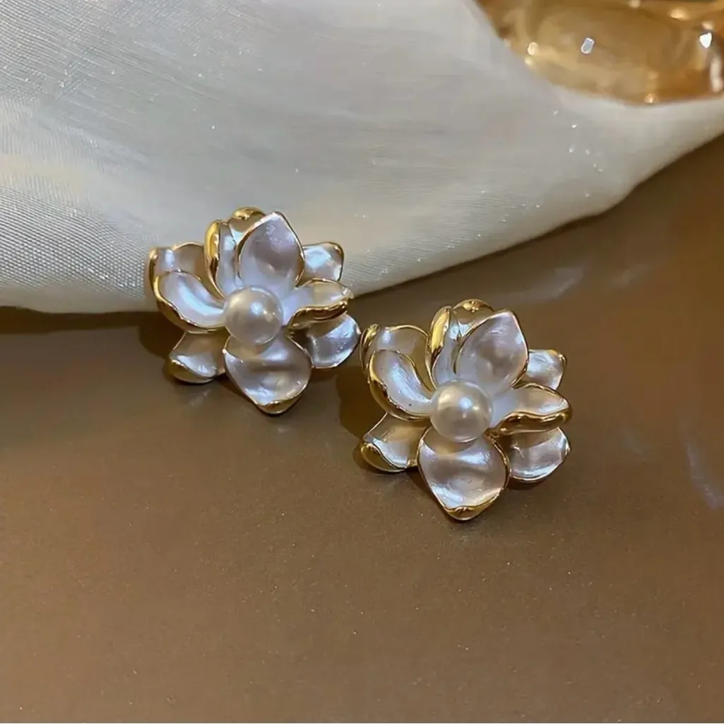 Delicate‎ Exquisite Stud Earrings with White Flower Faux Pearl Decor Elegant Gold - Image 10