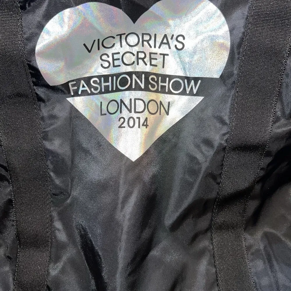 Victorias Secret London Fashion Show 2014 Black Tote Duffle Bag Hologram w/Pouch - Image 4
