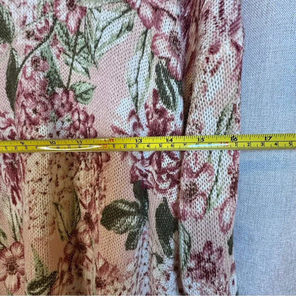 Show Me Your MuMu Bonfire Sweater
Hydrangea Blooms Floral Knit Size Small - Image 14