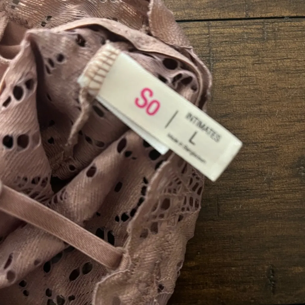 SO Delicate Lace Bralette in Blush - Image 3