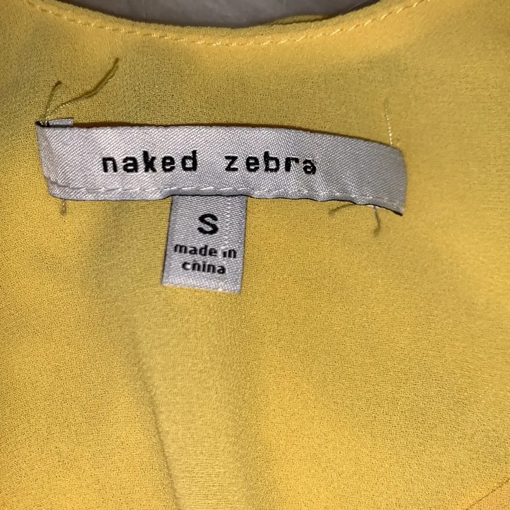 Naked Zebra Yellow Cut Out Sleeveless Blouse Size Small - Image 4