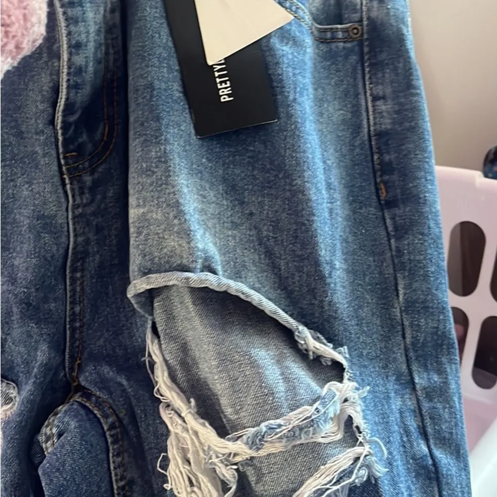 NWT Pretty Little Thing Mid Wash Extreme Ripped Turn Up Mom Jeans - Image 3