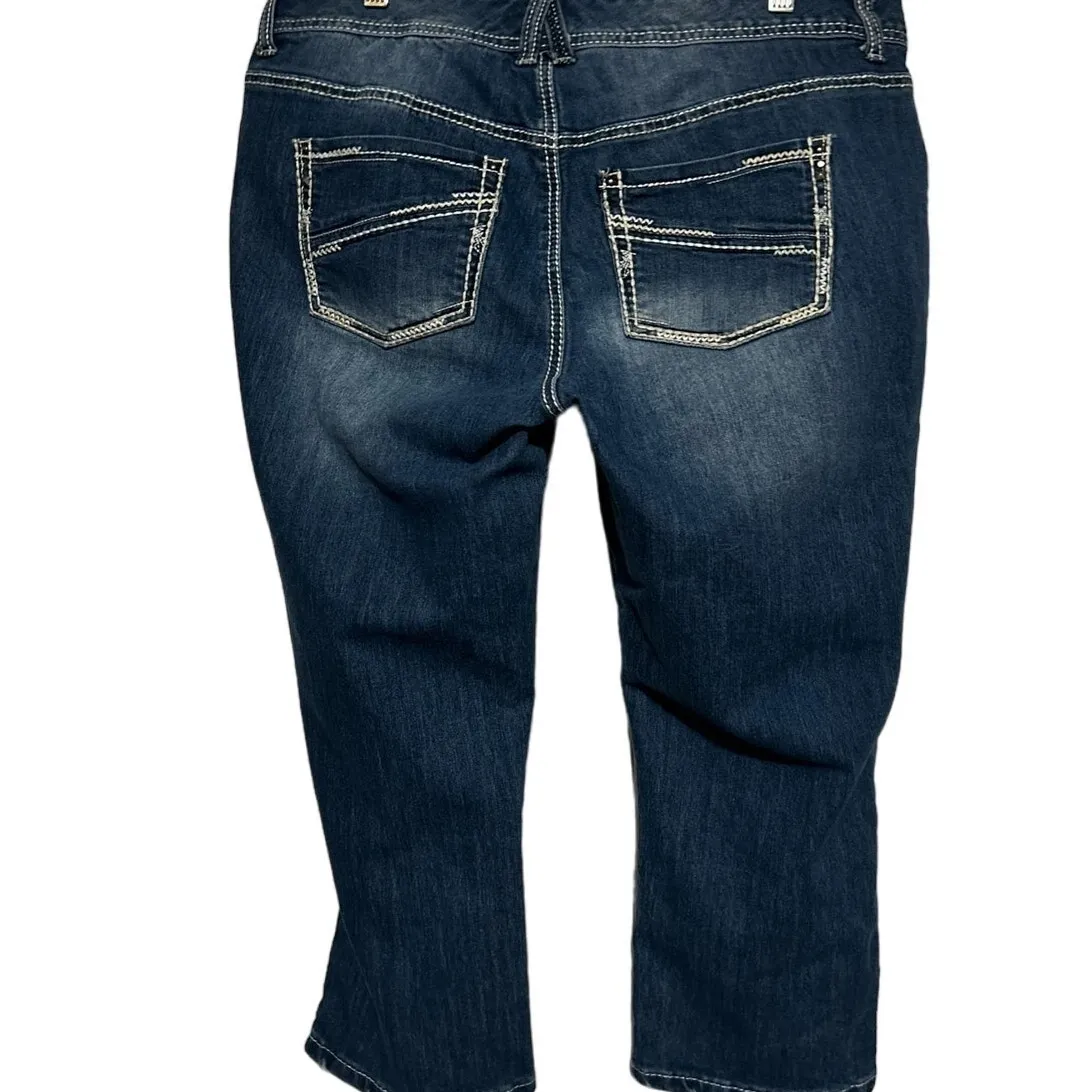 Maurices Women's Blue Mid Rise Ripped Capris‎ Size 16 - Image 2