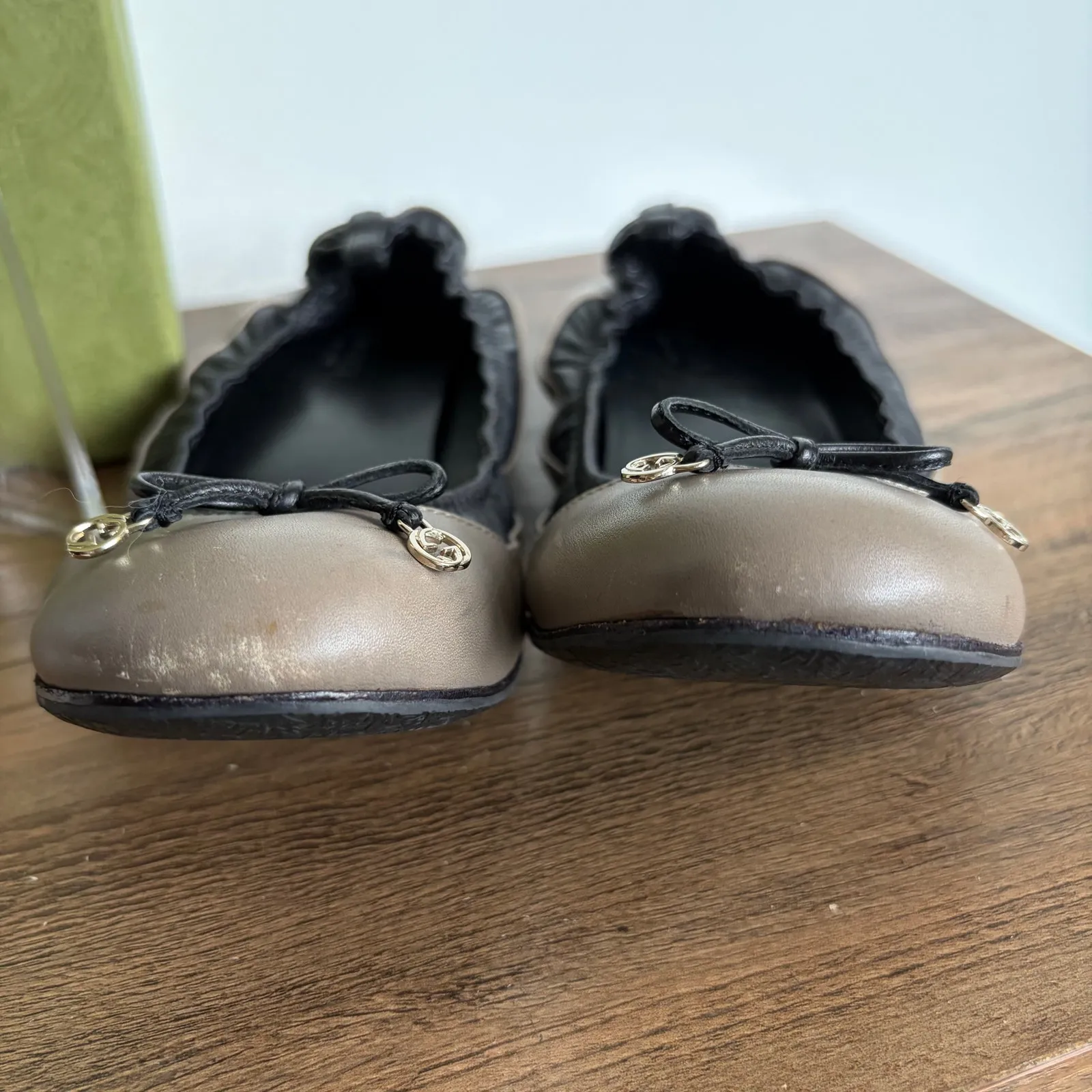 GUCCI Ballerina GG Bow 7.5 Black Tan Leather Flats 37.5 Women's Ballet Box Shoes - Image 4