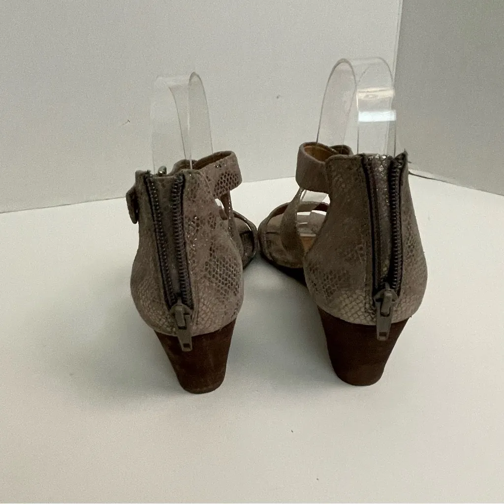 Sofft Sandals Mauldin Wedge Criss Cross Straps Reptile Comfort Pewter Gold Size 7 - Image 5