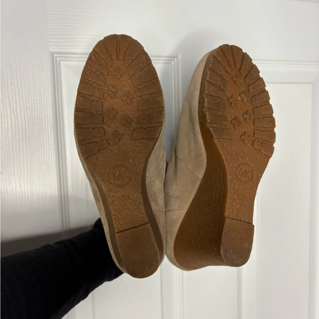 🦋Michael Kors Tan Suede Wedge Ankle Boots, 10M - Image 4