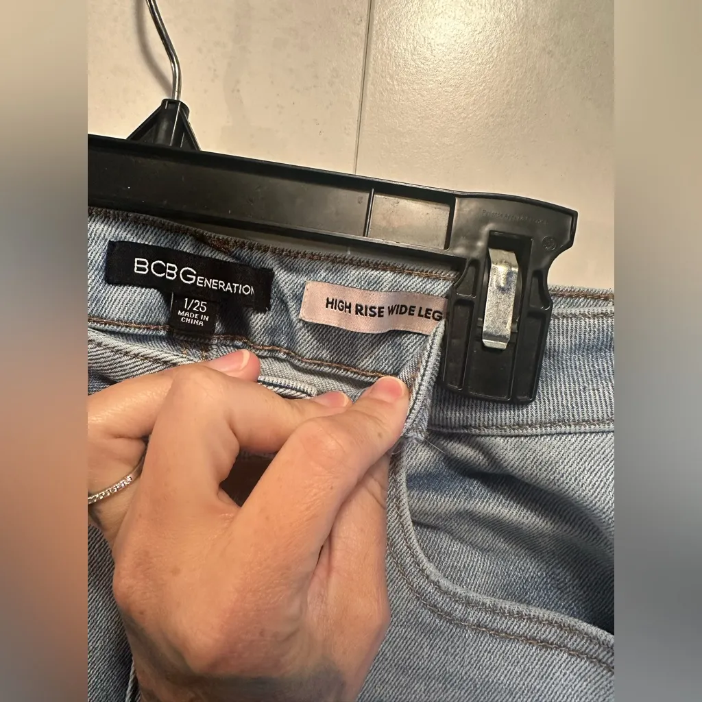 BCBGeneration High Ride Wide Leg Jeans Fray Hem - Image 8