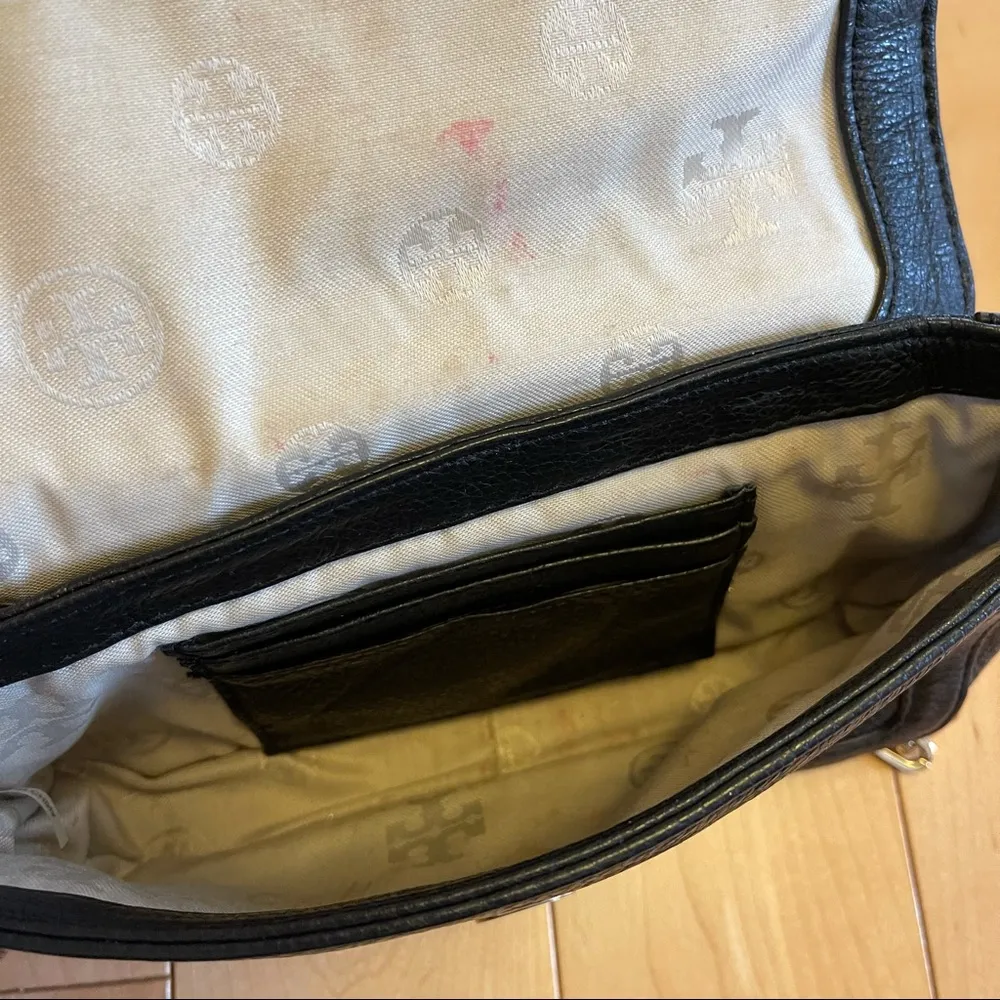 Crossbody in Black and Gold - Image 5