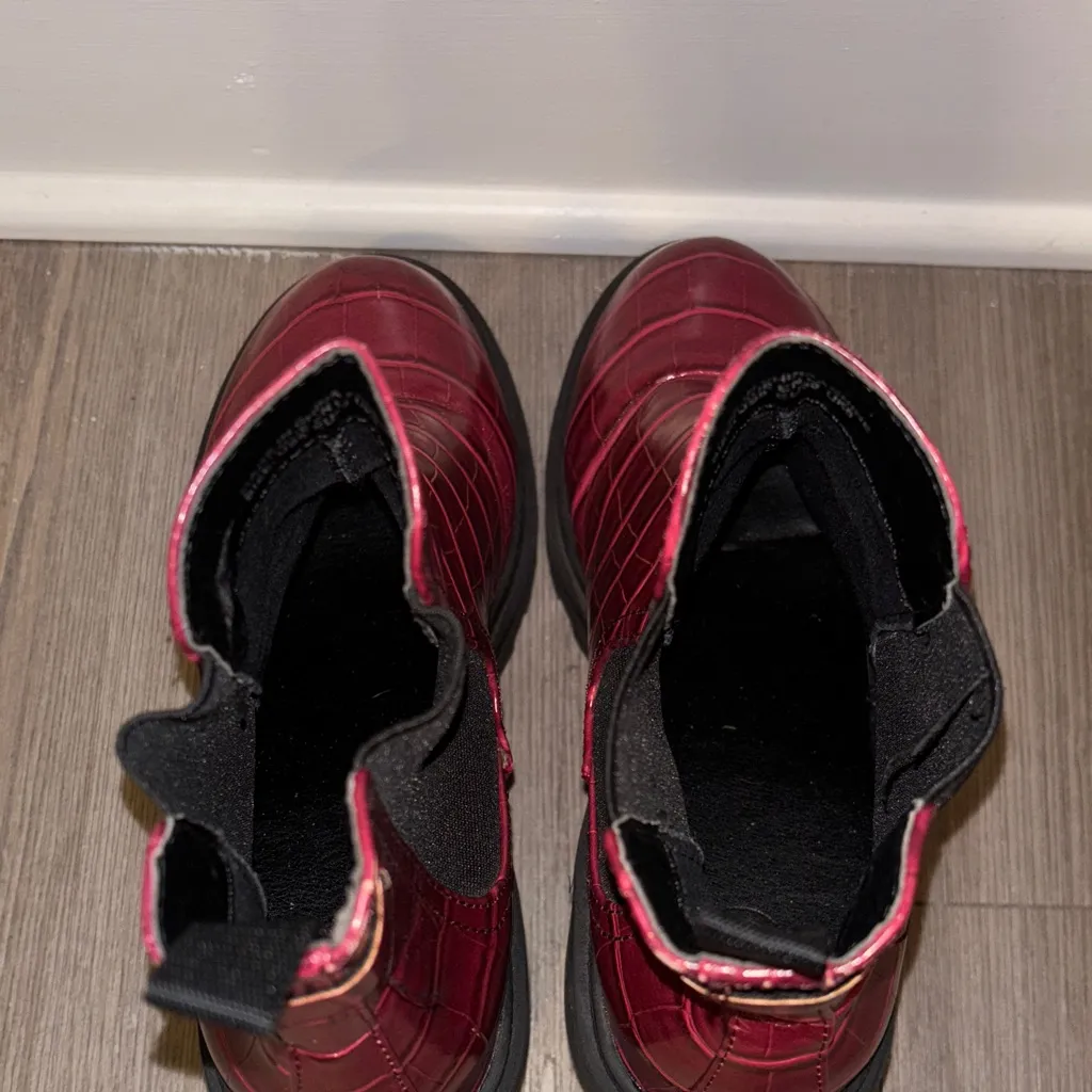 Urban Outfitters  Chloe Chelsea Red Croc Patterned Platform Ankle Boots - Image 6