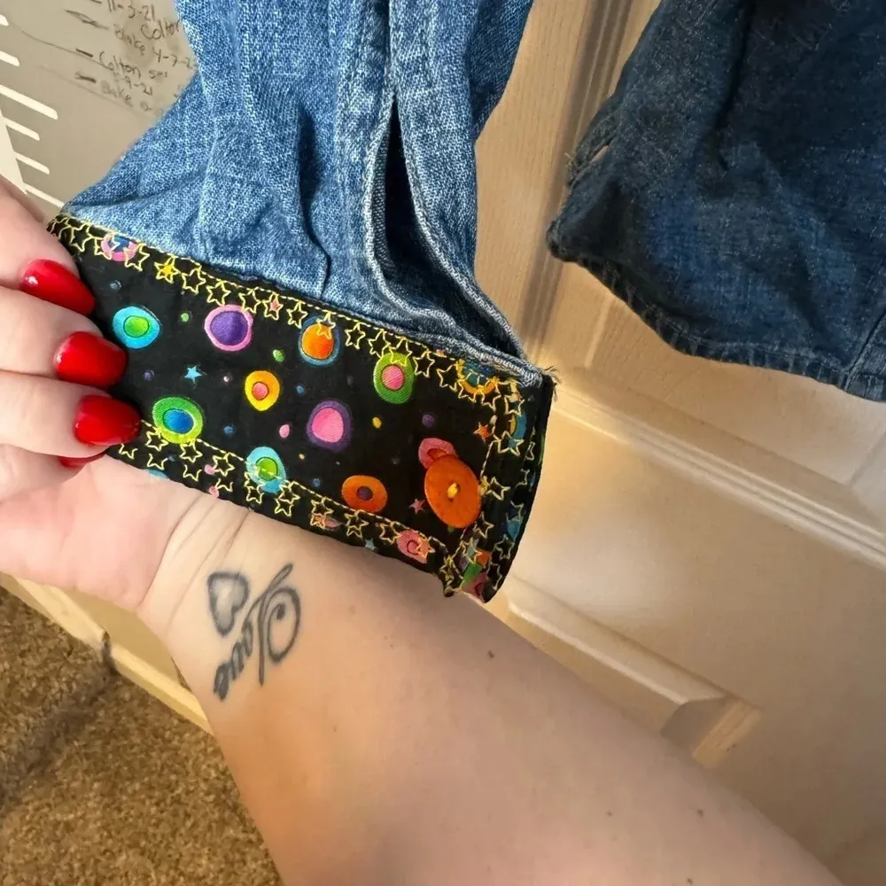 LIZ CLAIBORNE CRAZY HORSE Vintage Funky Artsy Embroidered Denim Jean Jacket - Image 10