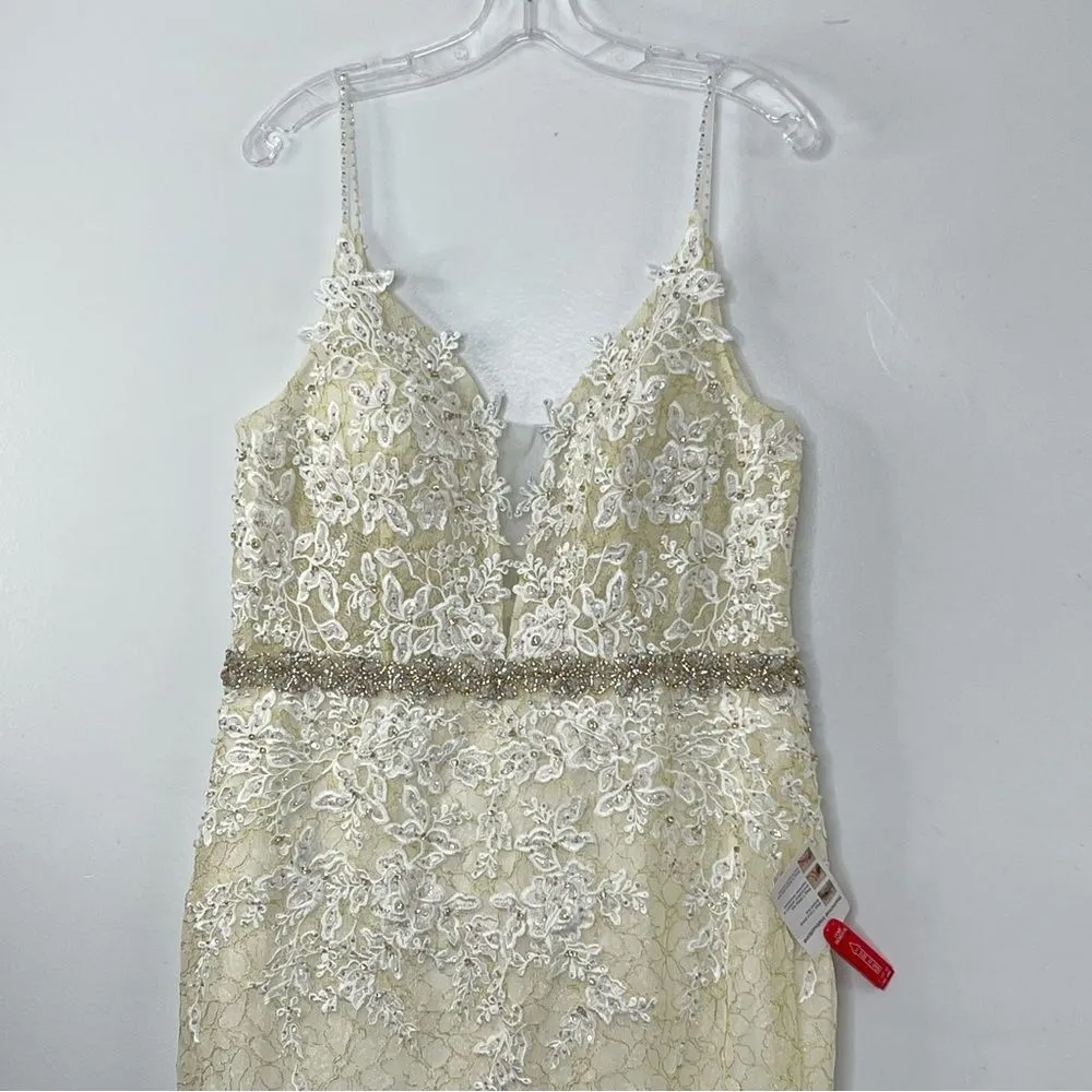 Mac Duggal 79341 Floral Appliqués Sleeveless Plunge Neck Trumpet Gown, Size 12 - Image 4