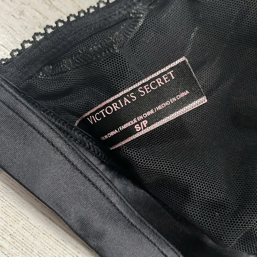 Victoria’s Secret Sparkle Bra Size Small - Image 4