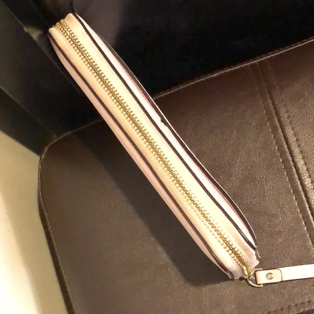 KATE SPADE Faux Pink Bow Full Zip Continental Wallet - Image 3