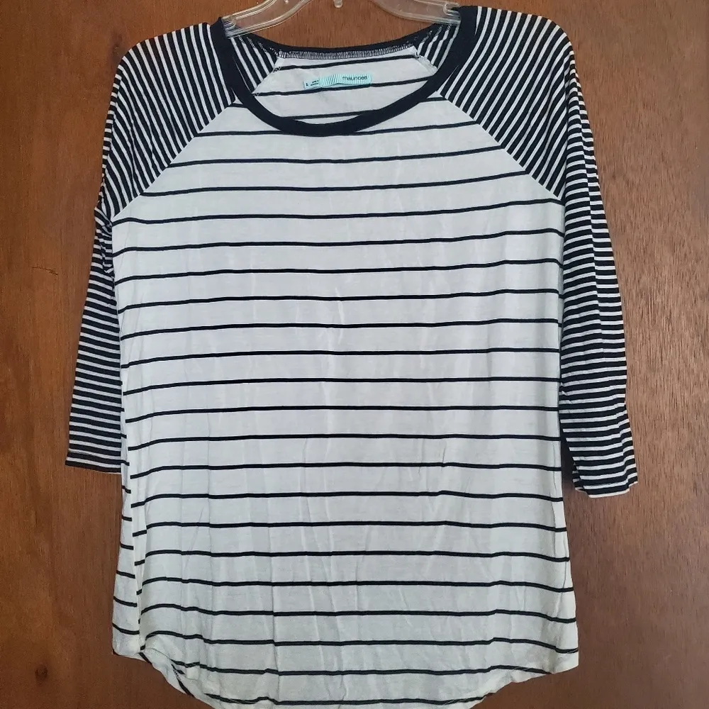 Maurices Black and white striped long sleeve t-shirt - Image 4