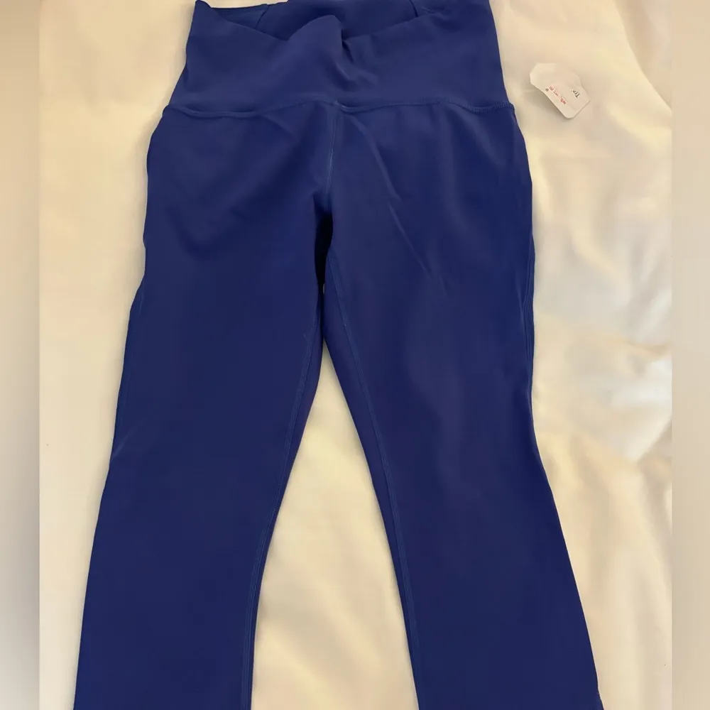 NWT Lululemon Blue Capri Leggings - Image 6