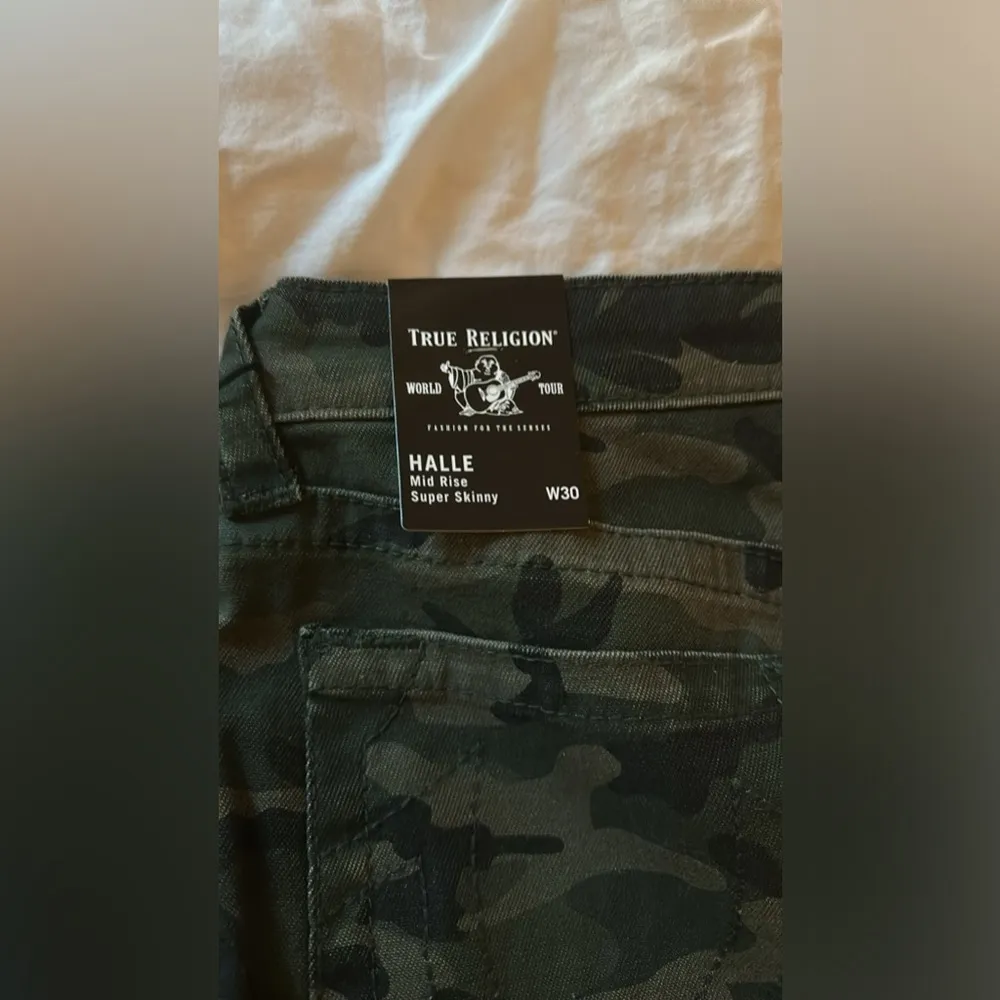 NWT True religion camo HALLE midrise super skinny Jeans - Image 5