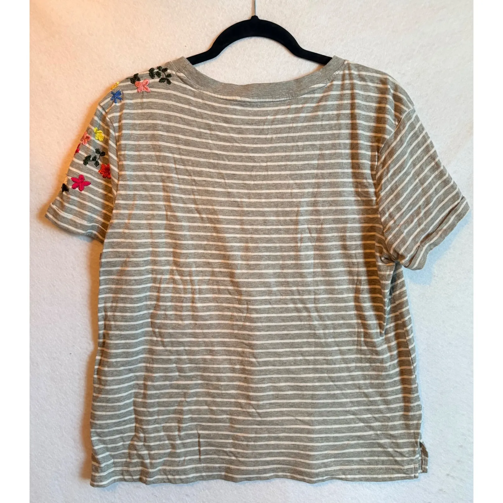 Anthropologie Embroidered Striped T Shirt Women's Size Medium Gray Floral Sequin - Image 2