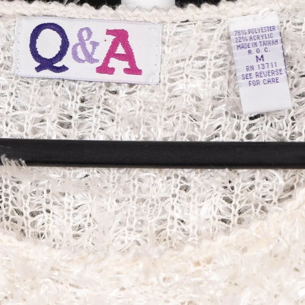 Q&A VTG M Womens Juniors Fuzzy Sweater Off White Fuzzy Knit Pullover Retro 90s - Image 4