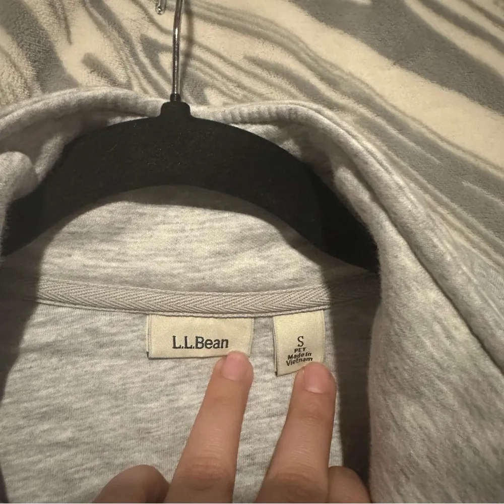 L.L.Bean Women’s Quilted Quarter-Zip Pullover size S petite light gray - Image 5