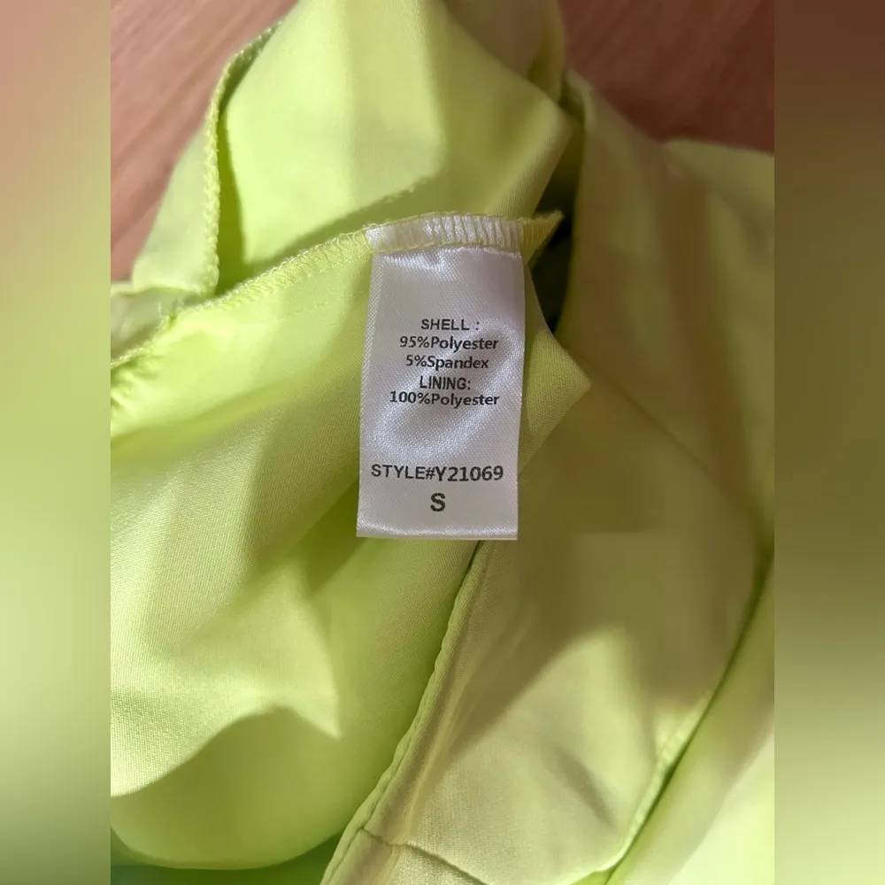 Do+Be light neon yellow/green pleated mini skort. Women’s small - Image 3