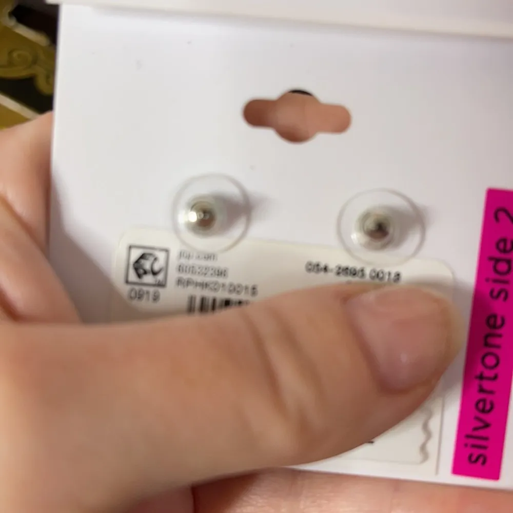 Gloria Vanderbilt new rhinestone oval hang earring - Image 3