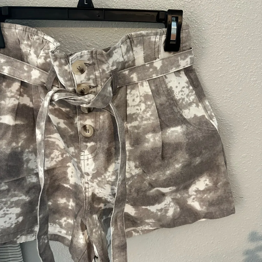 Hope's Paper bag shorts - Image 2