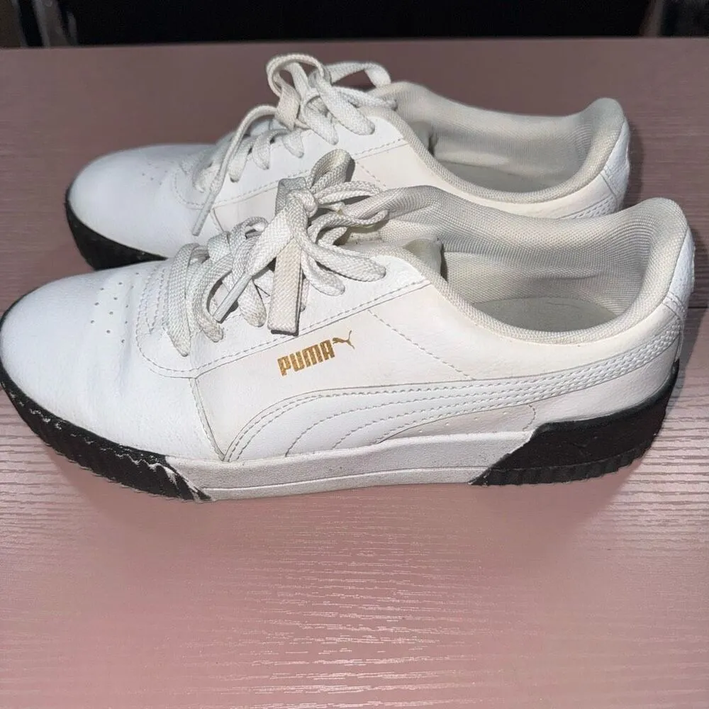 Puma  Carina Sneaker Size 9 - Image 3