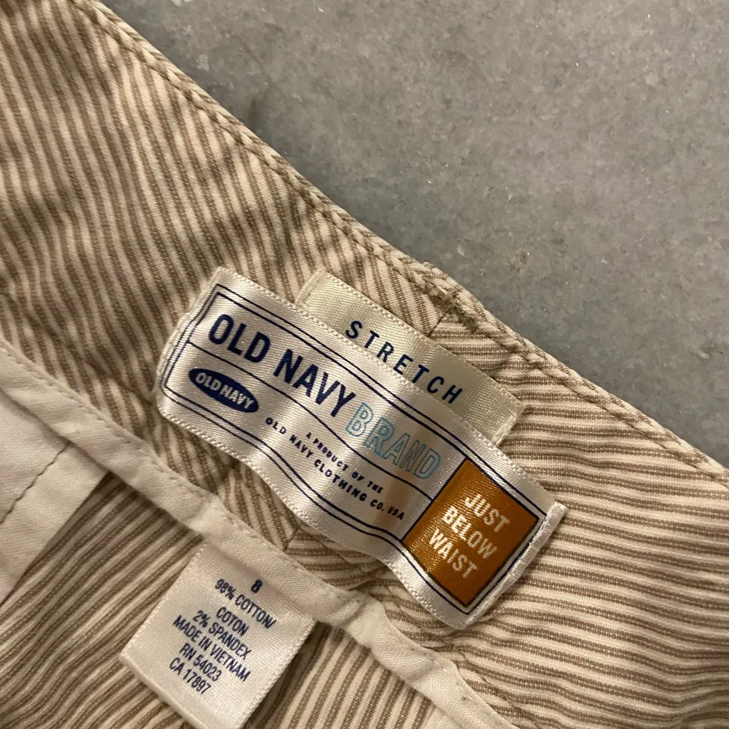 Old Navy Size 8 Khaki Cream Stripe Stretch Mid Rise Straight Leg Cropped Pants - Image 6