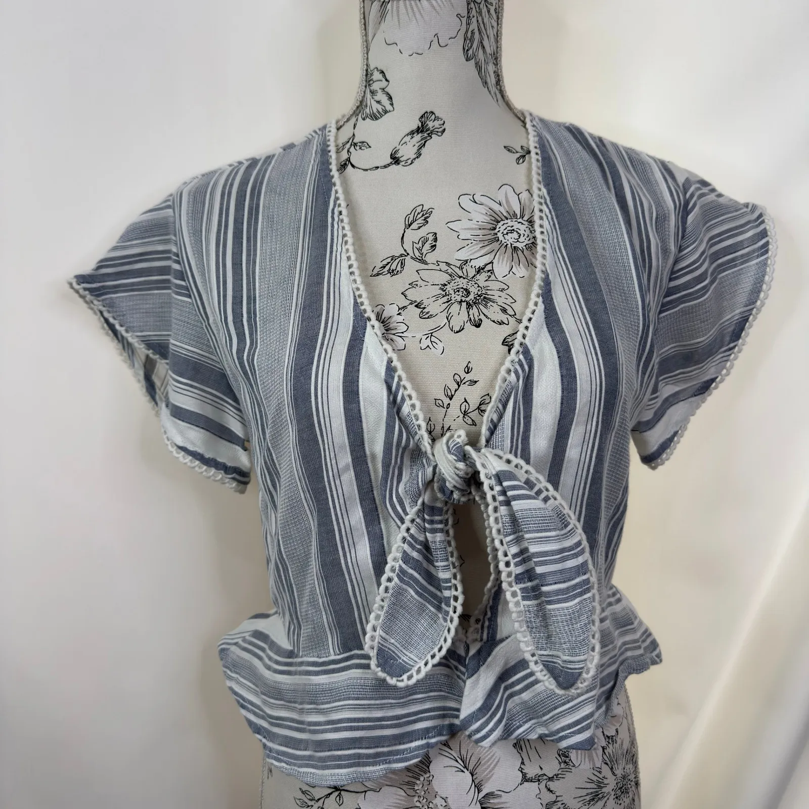 Red Carter Chambray Striped Tie Front Crop Peplum Blouse Short Sleeve Size S NWT - Image 9