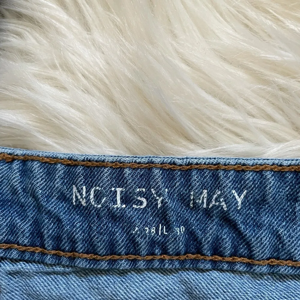 Noisy May High-Waisted Mom Jeans - Image 4