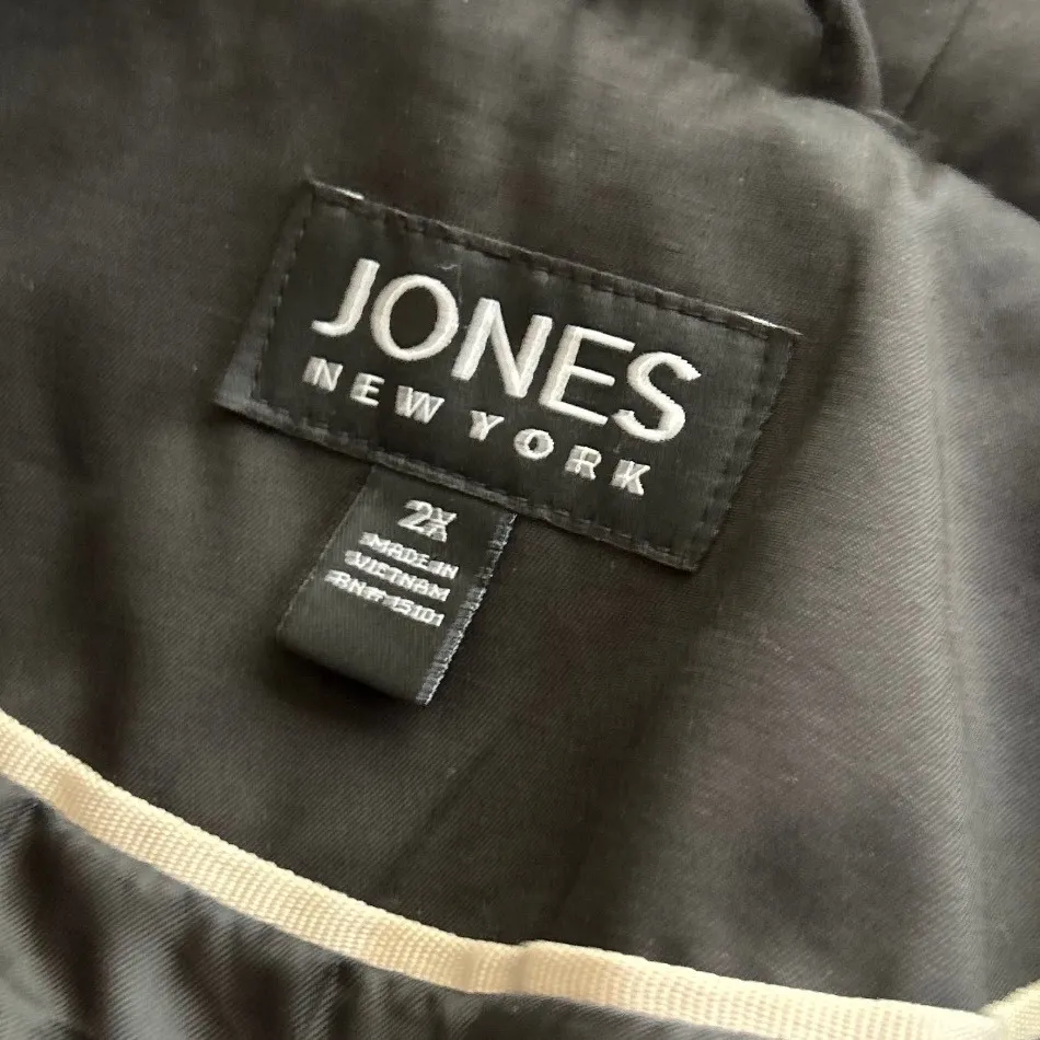Jones New York 2X Black Lightweight Trench Coat Gold Hardware Details‎ - Image 7