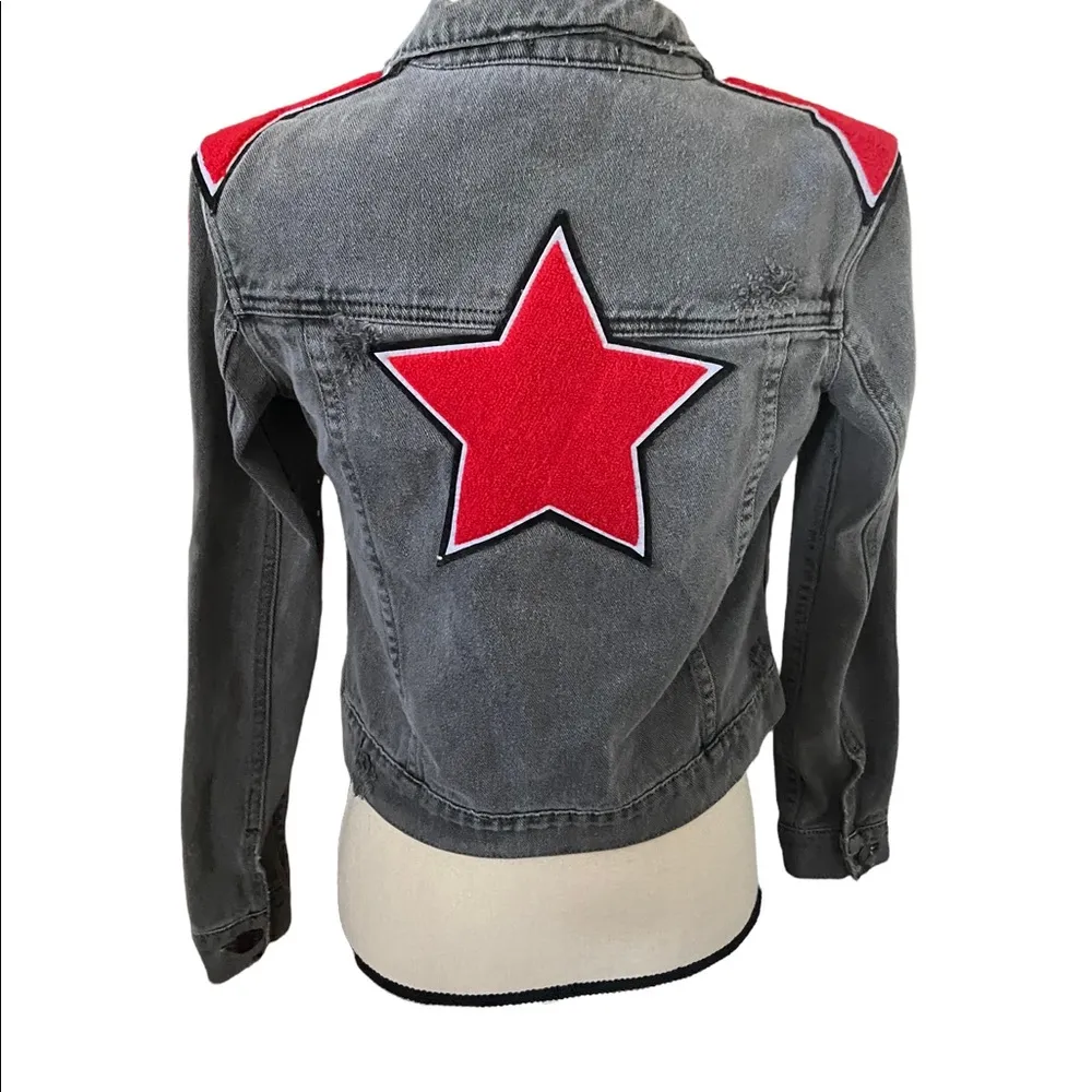 Carmar grey distressed star patch size small jean jacket. - Image 4