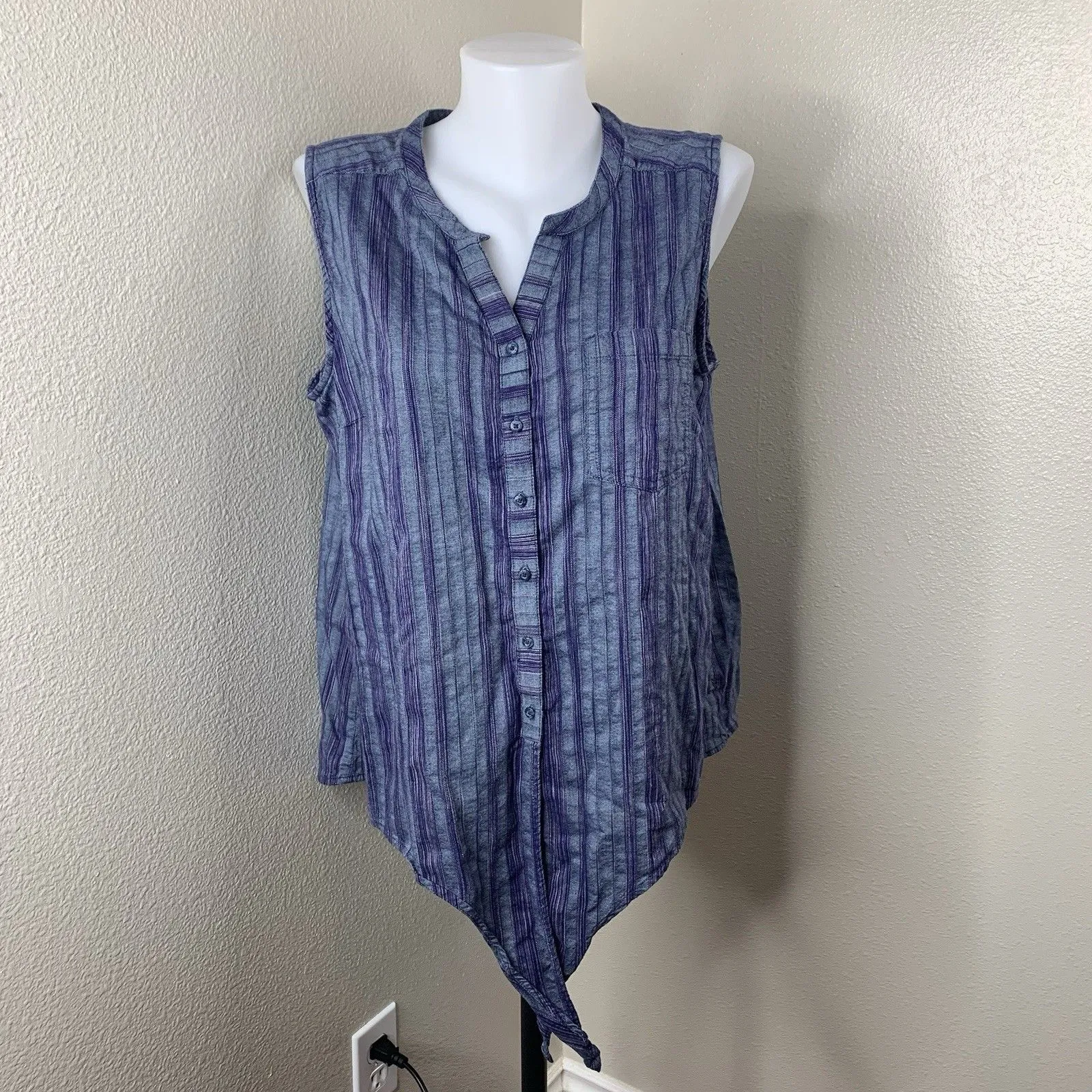 Ariat Sleeveless Top Knot Tie Button Front Women’s Sz XL Denim Blue Stripe Shirt - Image 2