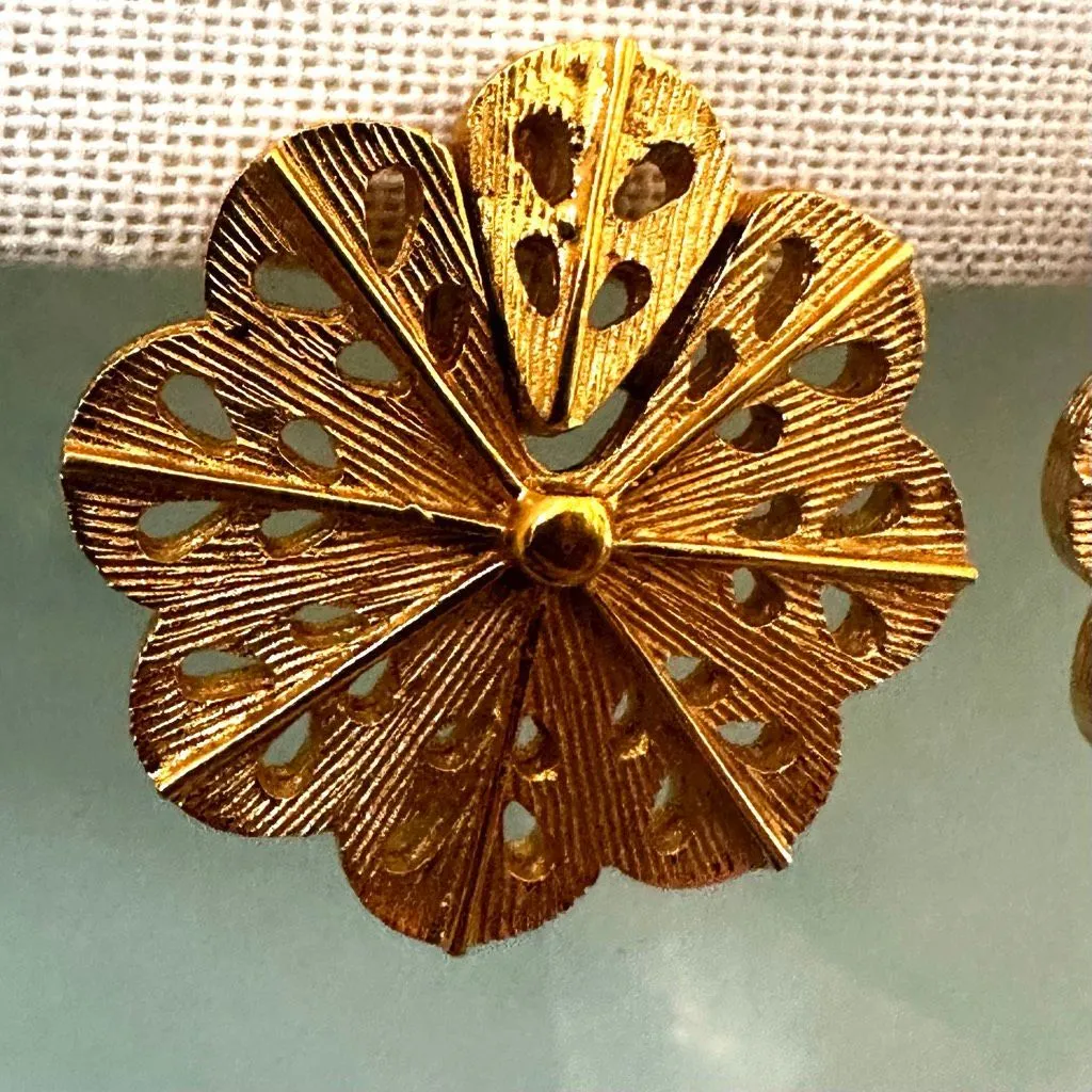 Vendome Vintage Gold Tone Filigree Floral Clip - Image 2