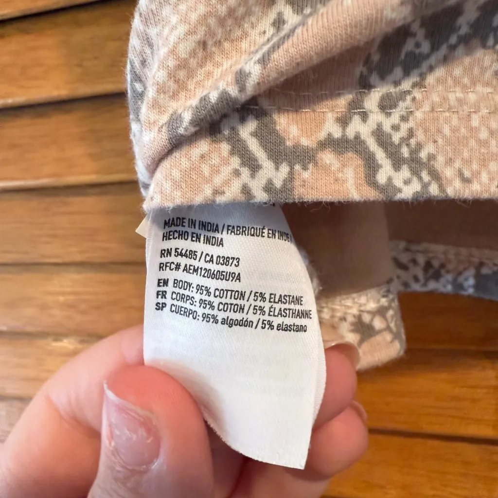 American Eagle Women’s Snakeskin Coral and Grey Crop Top Sz S - Image 5