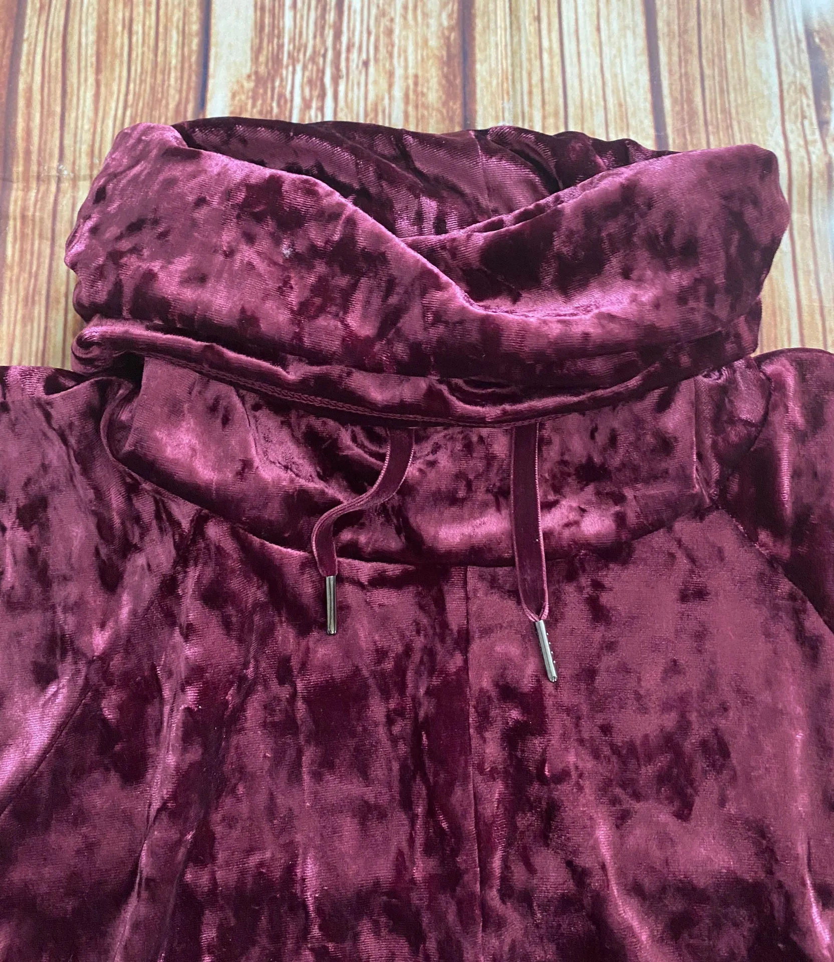 Velvet Funnel Neck Sweatshirt Sz M - Image 7