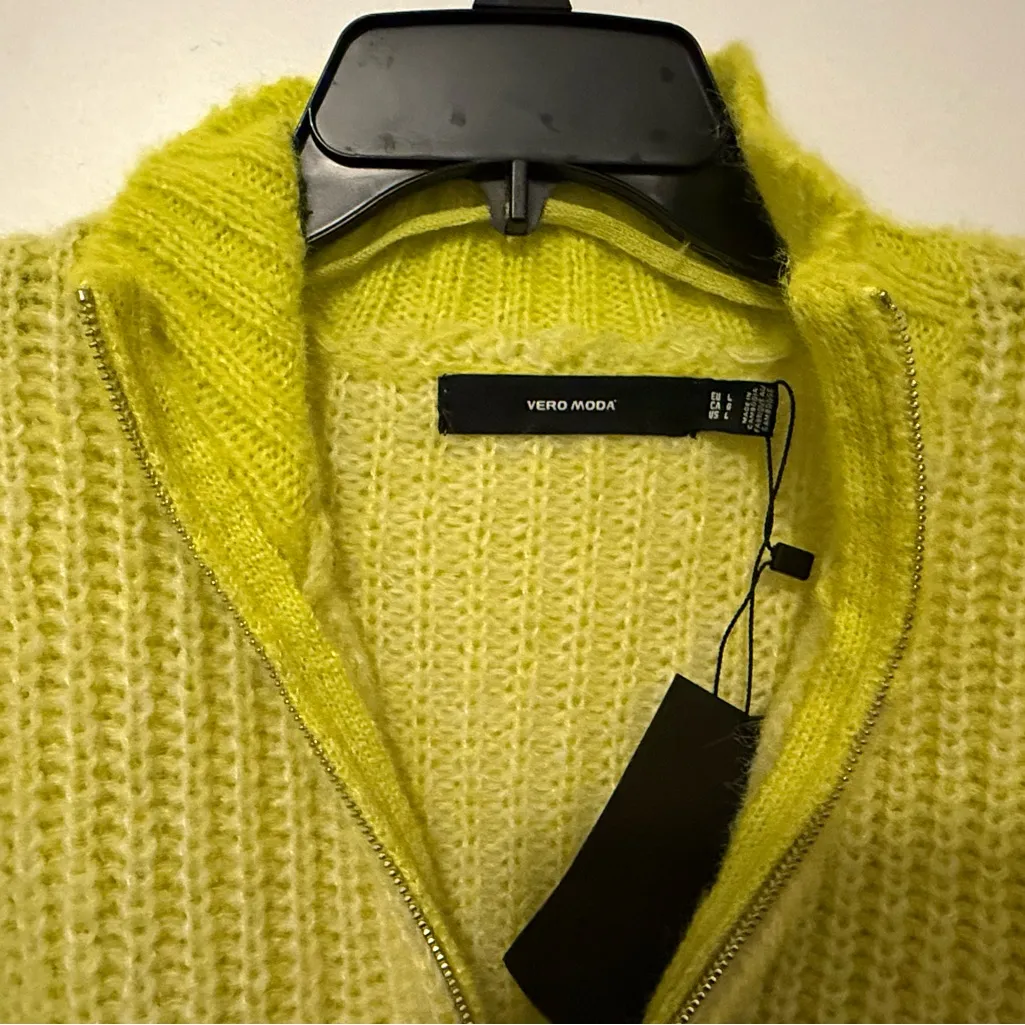 Vero Moda Lime Green Turtleneck Sweater with Cream Hem - Image 3