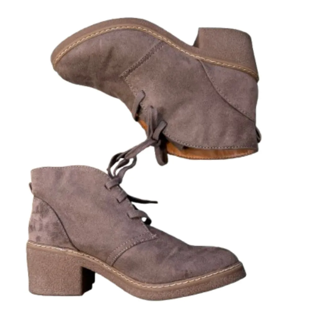 Merona Tan Suede Chukka Lace Up Booties Size 8 Lugg Gum Sole - Image 1