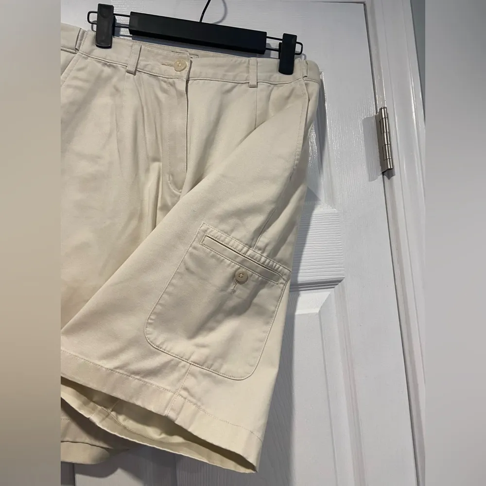 L.L. Bean Size 8 Original Fit Comfort Waist Hi Rise Cotton Khaki Cargo Shorts Tan - Image 2