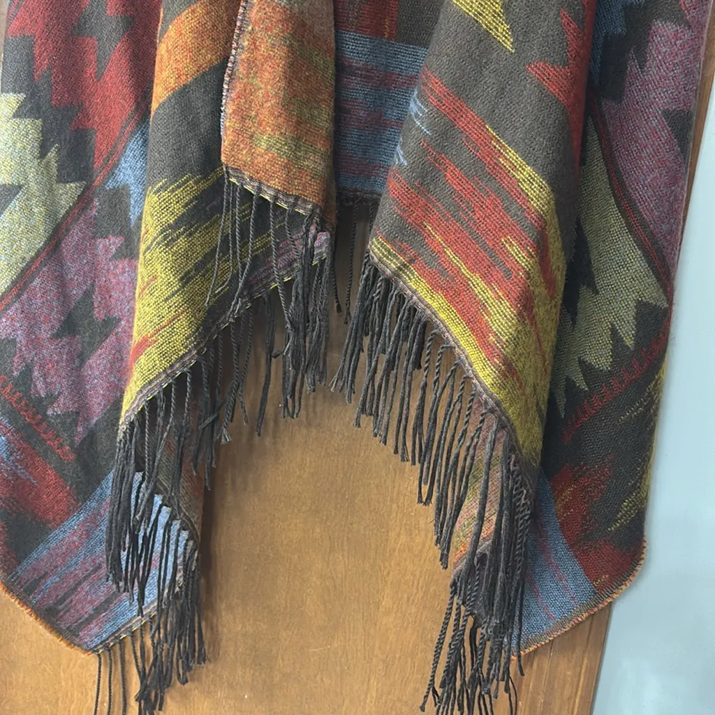 NWOT eUty Oversized Patterned Poncho Shawl Hoodie 2 Button Closure Tassels Brown - Image 4