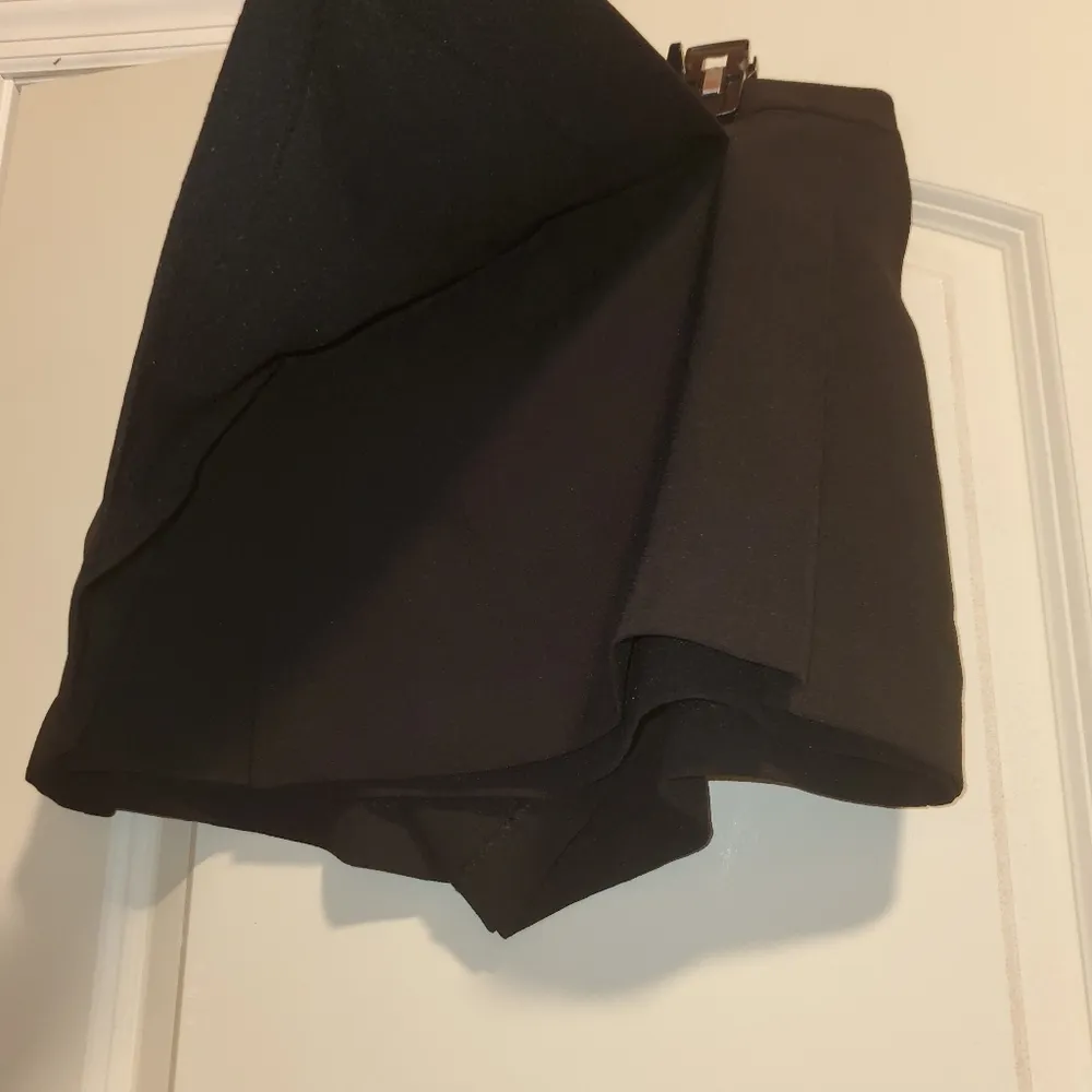 Bongo  Black Skort Side Pleats Zippered Back 9 - Image 5