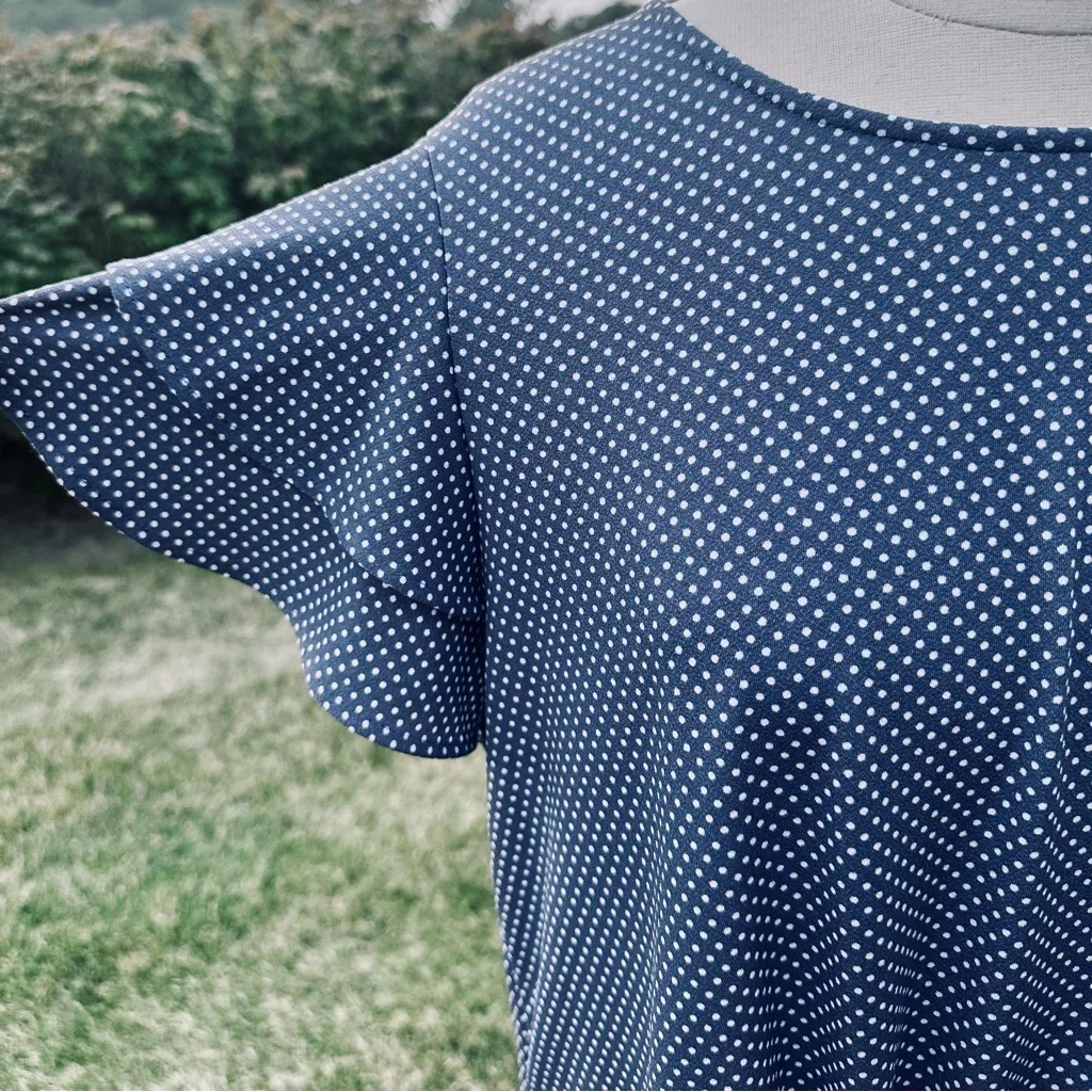 Adrianna Papell Blue & White Polka Dot 
Ruffle Short sleeve Blouse Size L - Image 6