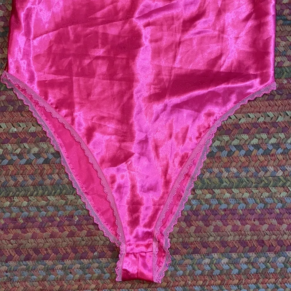 80s VTG VICTORIAS SECRET PINK HIGH CUT BODYSUIT - Image 3