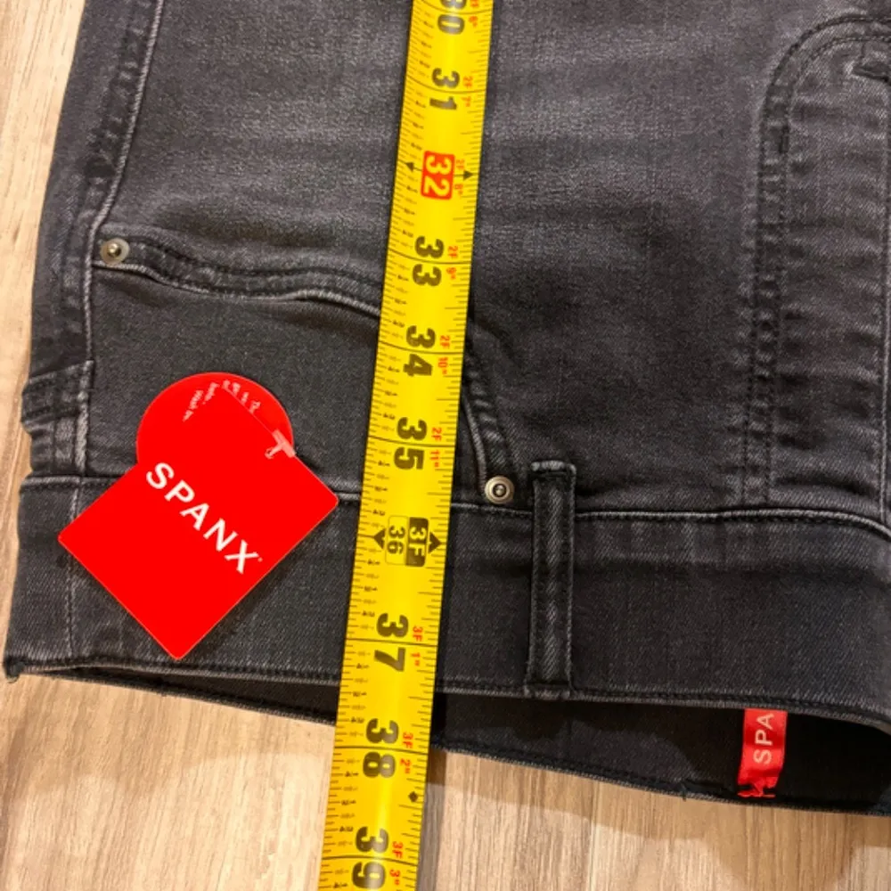 NWT Spanx Women's Straight Leg Pull On Jeans - Large - Image 10
